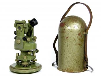 The Wild Heerbrugg T0 boussole theodolite.