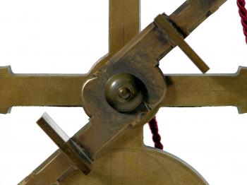 The notch below the pin has an extra cut to distinguish the pointers.