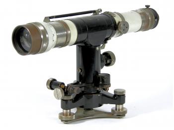 The Carl Zeiss Nivellier III is a reversion level.