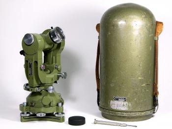 The Wild T2E with container and accessories