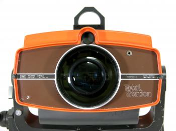 The front with the concentric lenses, an idea later taken over by Wild for the TC1.