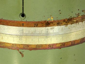 A close-up of the horizontal limb, the vernier reads 117°-39'.