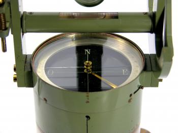 The compass rose of the pantometre à lunette.