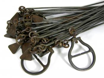 The whole metre ends of the links with their tags.