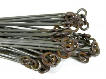 When folded the other ends of the links have no tags.