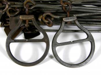 The handles of the chain have the hollows for the skewers on the same side.