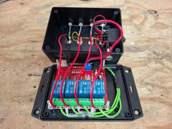 The 12V four channel relais board for controlling the Alpy calibration module in home-made housing.