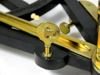 The sight of the octant has two apertures and a shutter.
