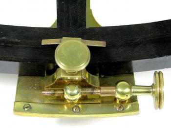 The clamping mechanism at the rear of the alidade.