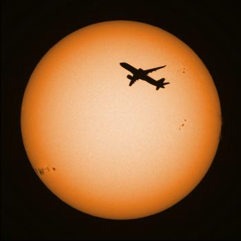 An airplane approaching Schiphol airport on 30 November 2025 @ 09:38UTC.