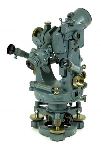 The 1943 Cooke, Troughton & Simms Tavistock theodolite from the other side.